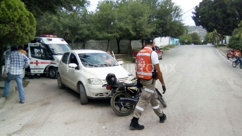 CHOQUE EN COLONIA MORELOS UNO, REPORTAN UNA PERSONA LESIONADA.