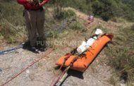 RESCATAN RESTOS DE TRÁILERO QUE SE AVIENTA CON UNIDAD AL VOLADERO EN CAÑÓN DE LA SIERRA  EN MONTEMORELOS.