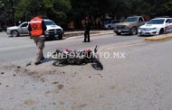 CHOQUE EN AVENIDA DE MMORELOS, ENTRE CAMIONETA Y MOTO, RESULTA MOTOCICLISTA LESIONADO.