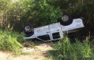 ACCIDENTE EN LOS ADOBES EN MONTEMORELOS, CAMIONETA VUELCA.