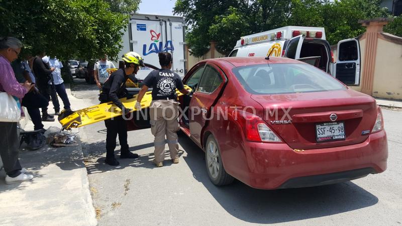 CHOQUE DE CRUCERO EN CALLES DE MONTEMORELOS, REPORTAN PERSONA LESIONADA.