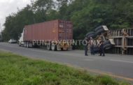 SE DESPRENDE CAJA DE TRÁILER, EN CARRETERA NACIONAL EN MONTEMORELOS.