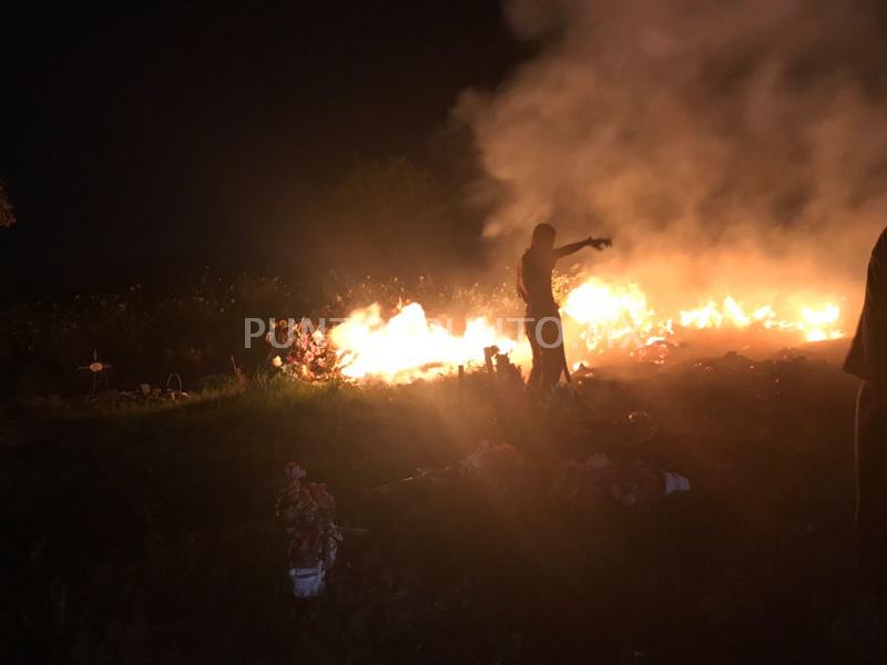 INCENDIO EN PANTEÓN MUNICIPAL MOVILIZA A PROTECCIÓN CIVIL Y BOMBEROS DE MMORELOS.