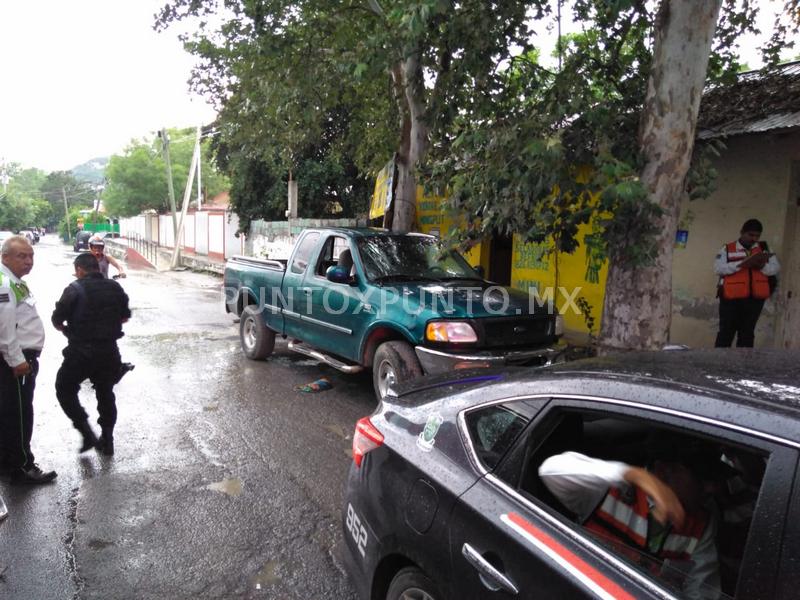 LE MARCAN EL ALTO, POR MANEJAR Y TOMAR, ABANDONA CAMIONETA EN BARRIO ZARAGOZA EN MMORELOS.