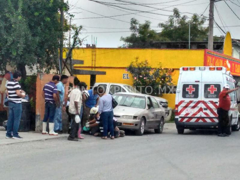 ATROPELLAN A PEATÓN EN MONTEMORELOS, LO TRASLADAN A HOSPITAL PARA SU VALORACIÓN MÉDICA.