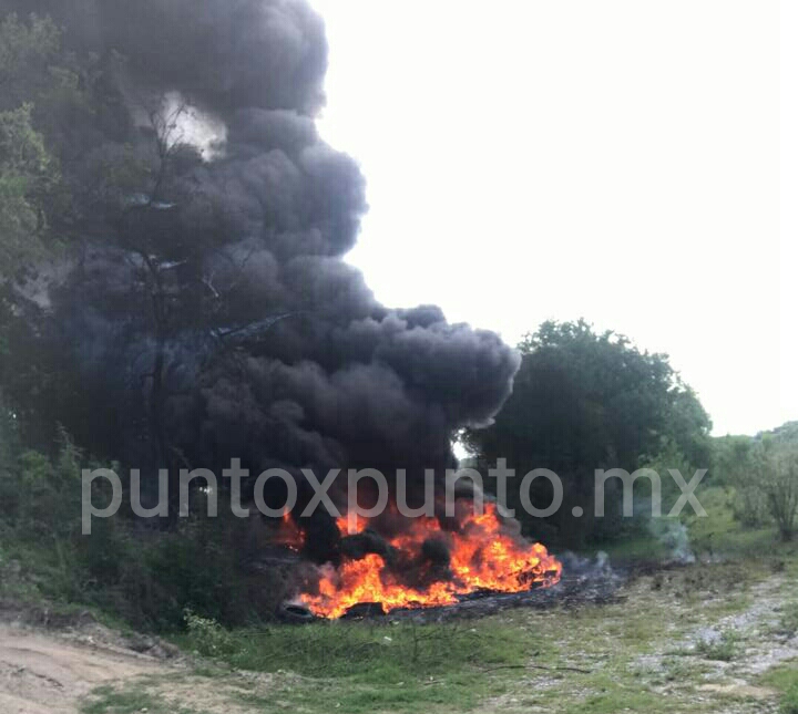 INCENDIAN LLANTAS, SE MOVILIZA PROTECCIÓN CIVIL