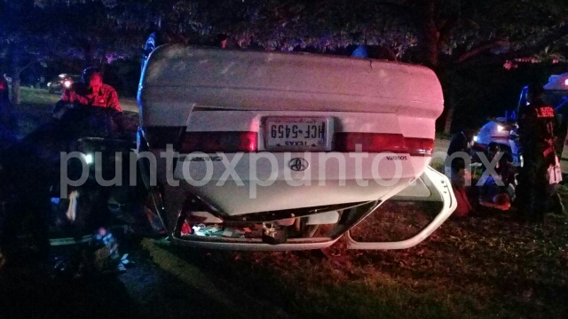 VOLCADURA EN AVENIDA DE MONTEMORELOS, REPORTAN PERSONAS LESIONADAS.