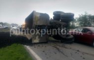 VOLCADURA EN CARRETERA NACIONAL, CONDUCTOR ESCAPA CON TRACTOCAMIÓN.