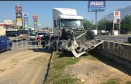 CONDUCTOR DE TRÁILER CHOCA EN CARRETERA NACIONAL, REPORTAN DAÑOS MATERIALES.