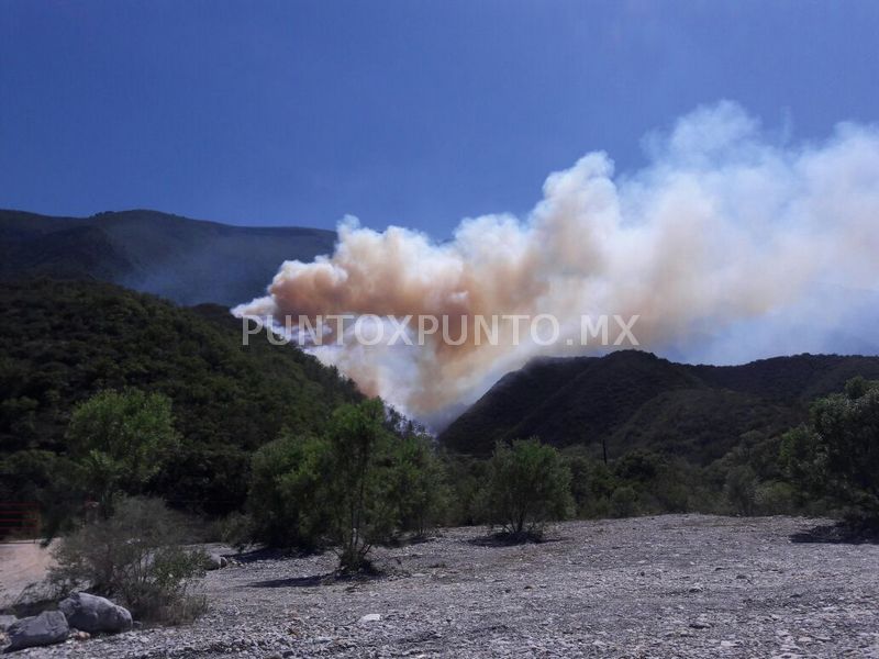 INCENDIO FORESTAL EN SIERRA DE SANTIAGO MOVILIZA A PROTECCIÓN CIVIL DEL ESTADO Y MUNICIPIO.