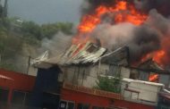 INCENDIO EN LOS CAVAZOS, FÁBRICA DE MUEBLES QUEDA EN CENIZAS.