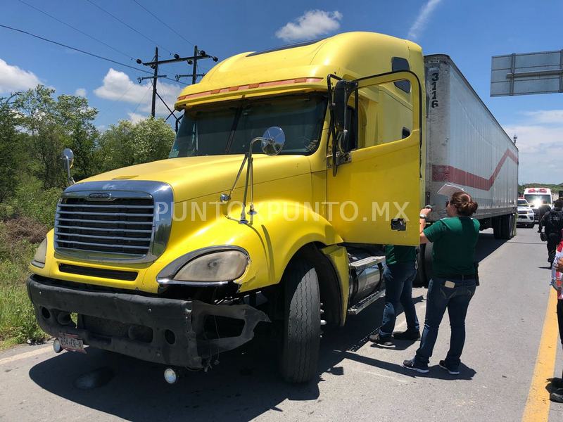 INVESTIGAN MUERTE DE TRÁILERO A UN COSTADO DE CARRETERA NACIONAL.