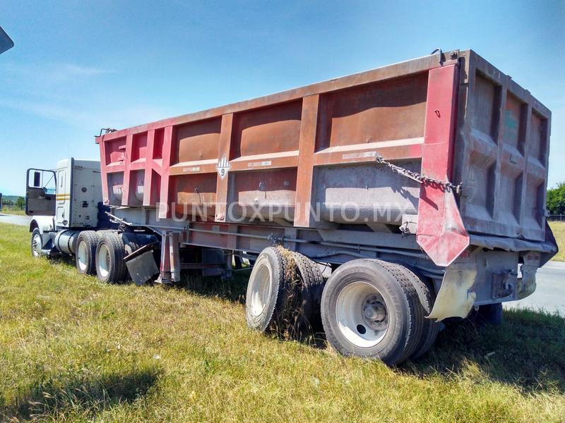 ACCIDENTE EN CARRETERA NACIONAL EN MONTEMORELOS, CHOFER DE TRÁILER PIERDE CONTROL DE SU UNIDAD.