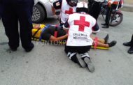 CHOQUE ENTRE UNA MOTO Y UN VEHÍCULO REPORTAN UNA PERSONA LESIONADA.