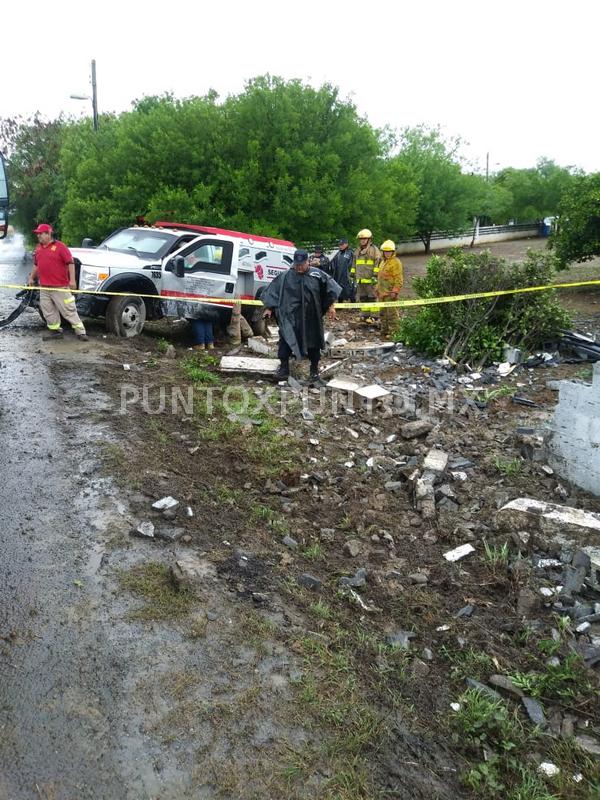 CAMIÓN DE VALORES CHOCA, REPORTAN DOS CUSTODIOS LESIONADOS, LA UNIDAD ES RESGUARDADA POR POLICIA Y FUERZA CIVIL.