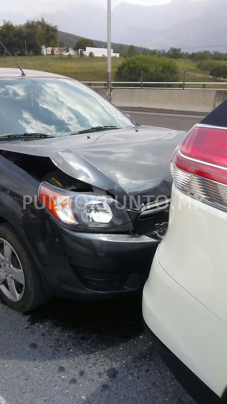 CHOQUE POR ALCANCE EN SANTIAGO, REPORTAN SOLO DAÑOS MATERIALES.