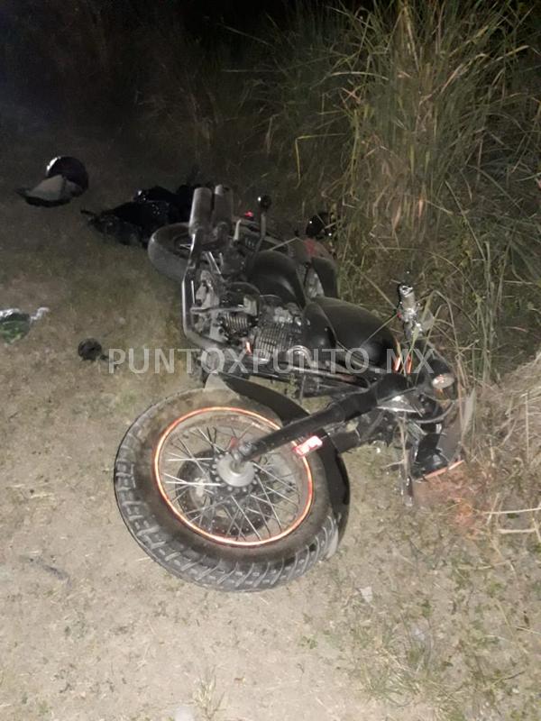 CONDUCTOR DE MOTOCICLETA RESULTA LESIONADO AL CAER DE ELLA EN SANTIAGO.