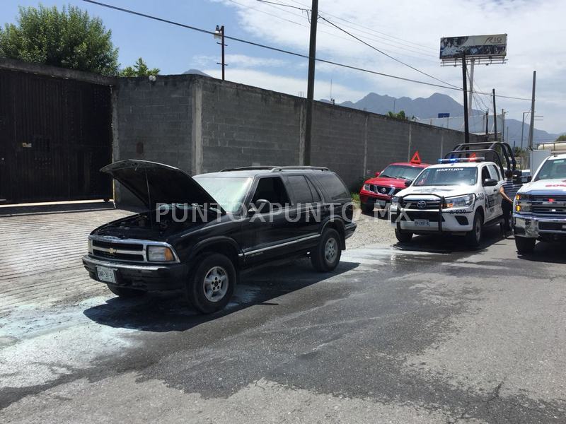 INCENDIÓ DE CAMIONETA MOVILIZA A PROTECCIÓN CIVIL Y BOMBEROS DE ALLENDE.