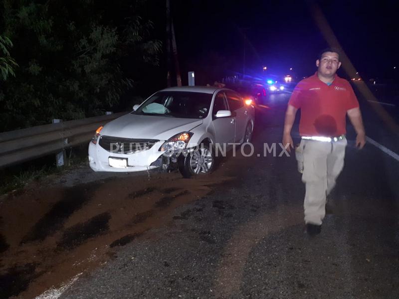 PIERDE CONTROL EN CARRETERA, SALE DE LA CARPETA ASFÁLTICA, EN SANTIAGO, REPORTAN SOLO DAÑOS MATERIALES.