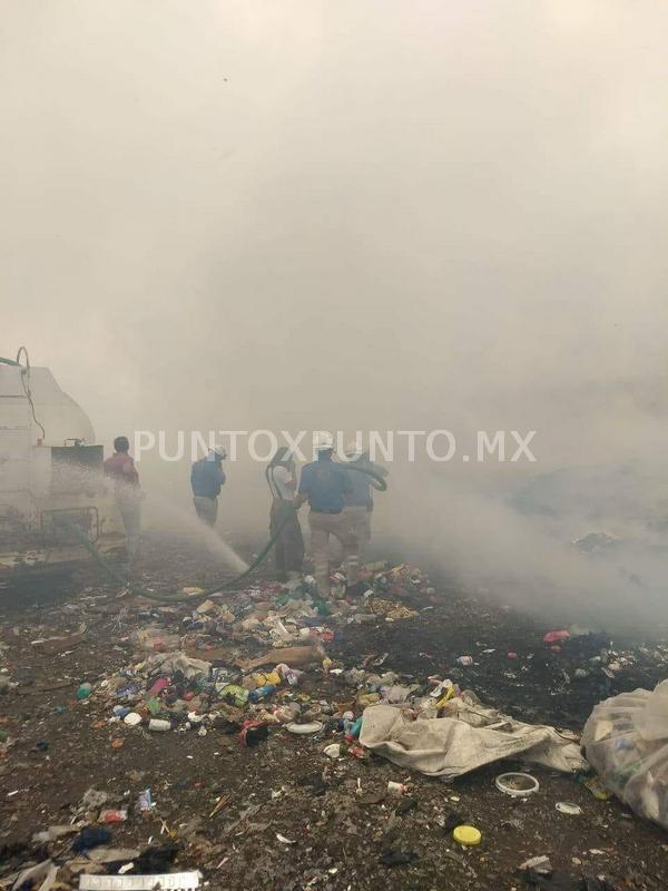 RELLENO SANITARIO SE INCENDIA EN LINARES, GENERANDO MOVILIZACION DE PROTECCION CIVIL Y BOMBEROS.