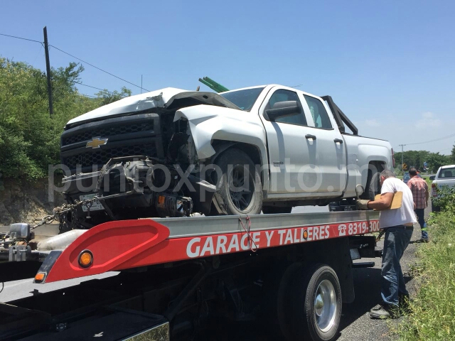 PIERDEN CONTROL DE CAMIONETA EN CARRETERA NACIONAL EN SANTIAGO, REPORTAN DAÑOS Y DOS HERIDOS.