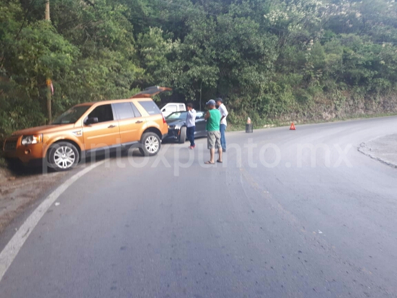 PIERDE CONTROL Y SE ESTRELLA A UN COSTADO DE CARRETERA EN SANTIAGO, EN PARAJE COLA DE CABALLO.