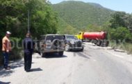 CHOQUE ENTRE VEHÍCULO Y UN TRÁILER EN SANTIAGO, REPORTAN DAÑOS MATERIALES.