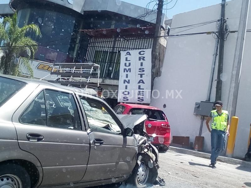 CHOQUE ENTRE DOS VEHÍCULOS EN CARRETERA NACIONAL, REPORTAN SOLO DAÑOS MATERIALES.