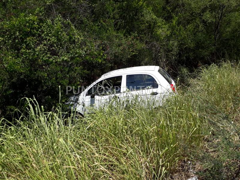 CHOQUE TIPO SALIDA DE CAMINO EN CARRETERA NACIONAL EN MMORELOS, REPORTAN DOS LESIONADAS.