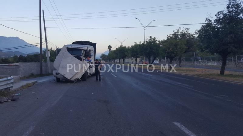 CHOQUE ENTRE DOS TRÁILERS EN SANTIAGO, REPORTAN SOLO DAÑOS MATERIALES.