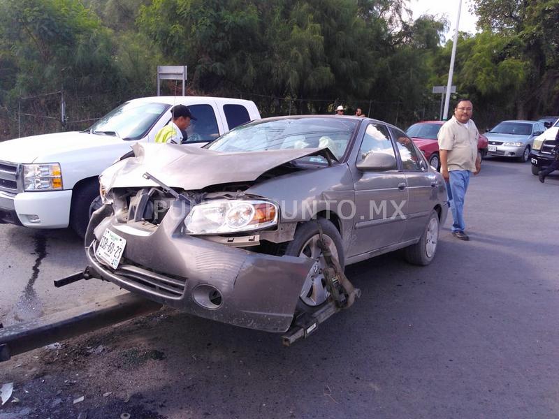 CHOQUE DE CRUCERO EN AVENIDA DE MMORELOS, REPORTAN HERIDOS.