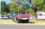 INTENTA CRUZAR CAMELLON EN CARRETERA NACIONAL, QUEDA EMBANCADO AL CAER EN UNA ZANJA.