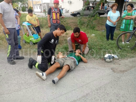 CHOQUE DE CRUCERO EN MMORELOS, REPORTAN UNA PERSONA LESIONADA, ES AUXILIADO Y LLEVADO A UN HOSPITAL.