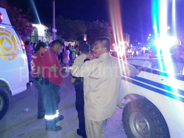 TRABAJADOR DE AGUA Y DRENAJE ESTRELLA CAMIOMETA CONTRA TRAILER ESTACIONADO.