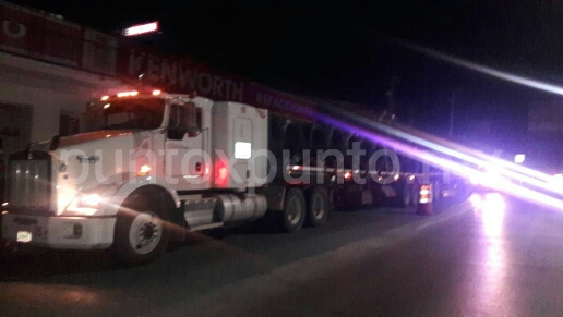 FUERZA CIVIL Y POLICIA DE ALLENDE DETIENEN A DOS CON TRÁILER ROBADO QUE TRANSPORTABA ROLLOS DE ALAMBRON Y ASEGURAN VEHÍCULO QUE CUSTODIABA EL TRÁILER.