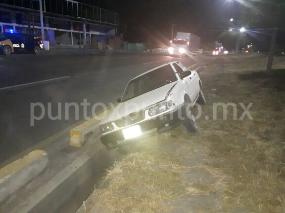 SALE DE CARRETERA NACIONAL EN SANTIAGO QUEDA EMBANCADO, REPORTAN SOLO DAÑOS.