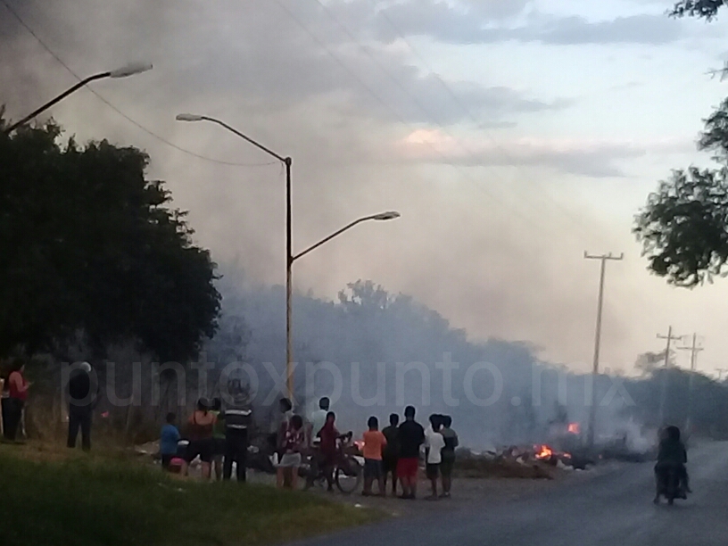 INCENDIO DE BASURA EN LA COLONIA INFONAVIT EN MMORELOS, MOVILIZA PROTECCIÓN CIVIL DE MONTEMORELOS.