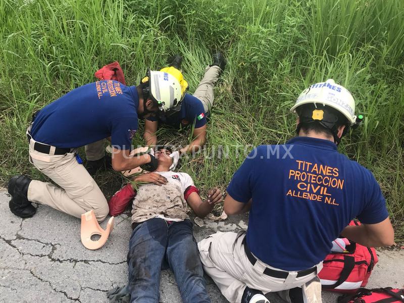 CHOQUE ENTRE AUTO Y MOTOCICLISTA EN ALLENDE, LO TRASLADAN LESIONADO A UN HOSPITAL.