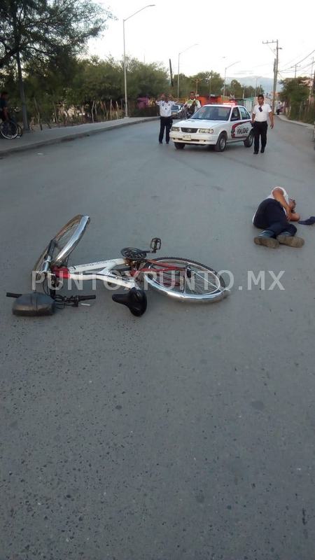 CHOQUE ENTRE UN VEHÍCULO Y UN CICLISTA EN AVENIDA DE MONTEMORELOS, REPORTAN UN LESIONADO.