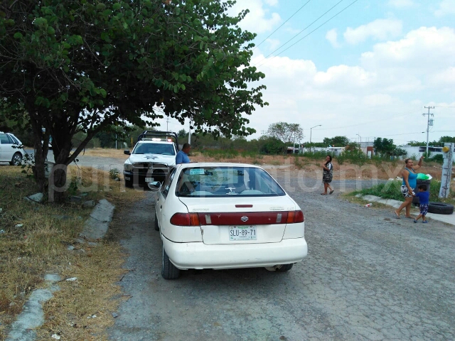 MOVILIZACION POLICIACA EN MMORELOS, VECINOS PIDEN AYUDA A POLICIA PORQUE PRESUMEN UNA MUJER ESTABA SIENDO ATACADA SEXUALMENTE.