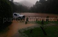 SE DESBORDA ARROYO EN SANTIAGO POR CONSTANTES LLUVIAS.