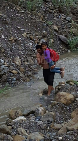 PROBLEMAS PARA LLEVAR A LOS NIÑOS A LA ESCUELA EN ALLENDE.