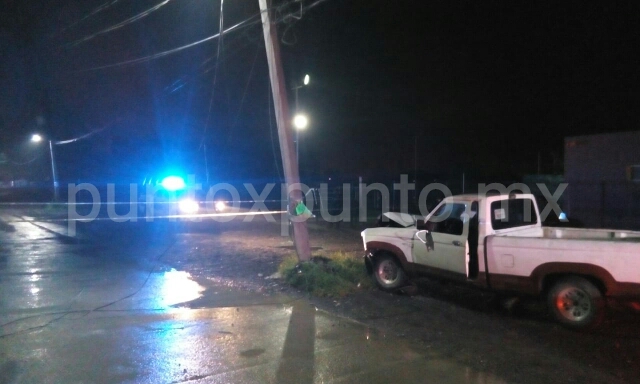 CHOCA CONTRA POSTE DE CONCRETO CONDUCTOR DE CAMIONETA EN ALLENDE.