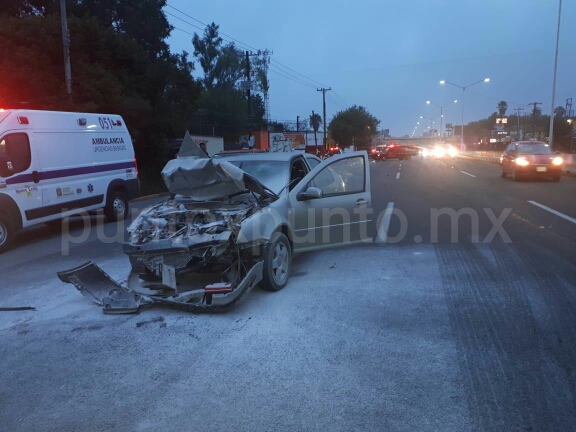 CHOQUE POR ALCANCE EN EL CERCADO, REPORTAN SOLO DAÑOS MATERIALES.