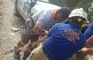 RESCATA PROTECCION CIVIL PRIMER CUERPO DE LAS PERSONAS DESBARRANCADAS EN LA SIERRA