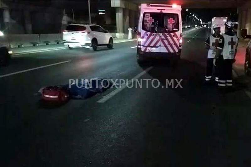 INTENTA CRUZAR LA CARRETERA NACIONAL ES ATROPELLADO POR AMBULANCIA DE LINARES.