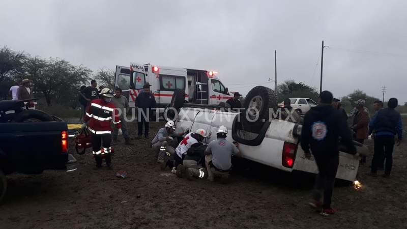 CINCO PERSONAS HERIDAS EN VOLCADURA EN LINARES.