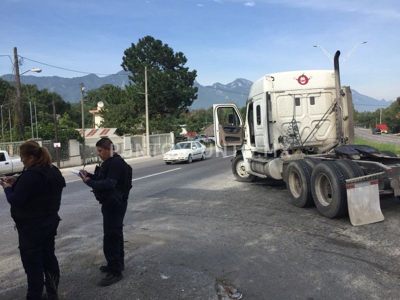 PERSECUCIÓN EN SANTIAGO RUMBO ALLENDE, DETIENEN A UNO CON TRÁILER ROBADO.