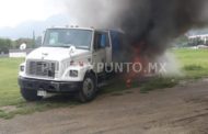 SE LE CALIENTAN BALATAS, SE INCENDIA CAMIÓN EN CARRETERA NACIONAL.