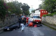 GRAVE CONDUCTOR DE MOTOCICLETA AL GOLPEARSE EN LA CABEZA AL DERRAPAR EN SANTIAGO.